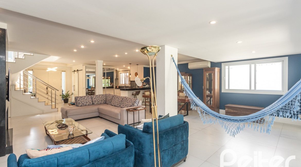 Casa em Condomínio à venda com 233m², 3 dormitórios, 3 suítes, 4 vagas, no bairro Terra Ville em PORTO ALEGRE