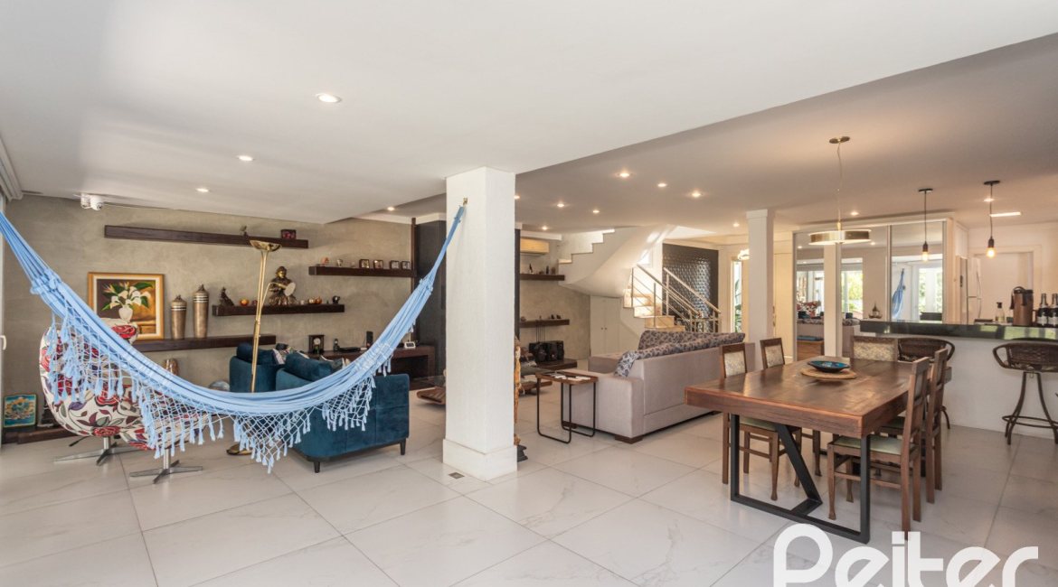 Casa em Condomínio à venda com 233m², 3 dormitórios, 3 suítes, 4 vagas, no bairro Terra Ville em PORTO ALEGRE