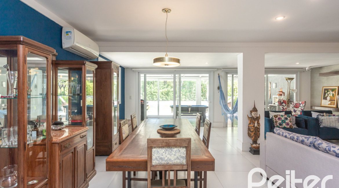 Casa em Condomínio à venda com 233m², 3 dormitórios, 3 suítes, 4 vagas, no bairro Terra Ville em PORTO ALEGRE