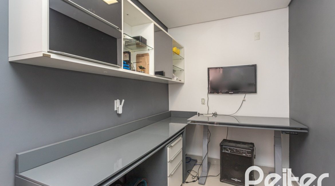 Casa em Condomínio à venda com 233m², 3 dormitórios, 3 suítes, 4 vagas, no bairro Terra Ville em PORTO ALEGRE