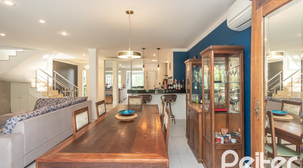 Casa em Condomínio à venda com 233m², 3 dormitórios, 3 suítes, 4 vagas, no bairro Terra Ville em PORTO ALEGRE