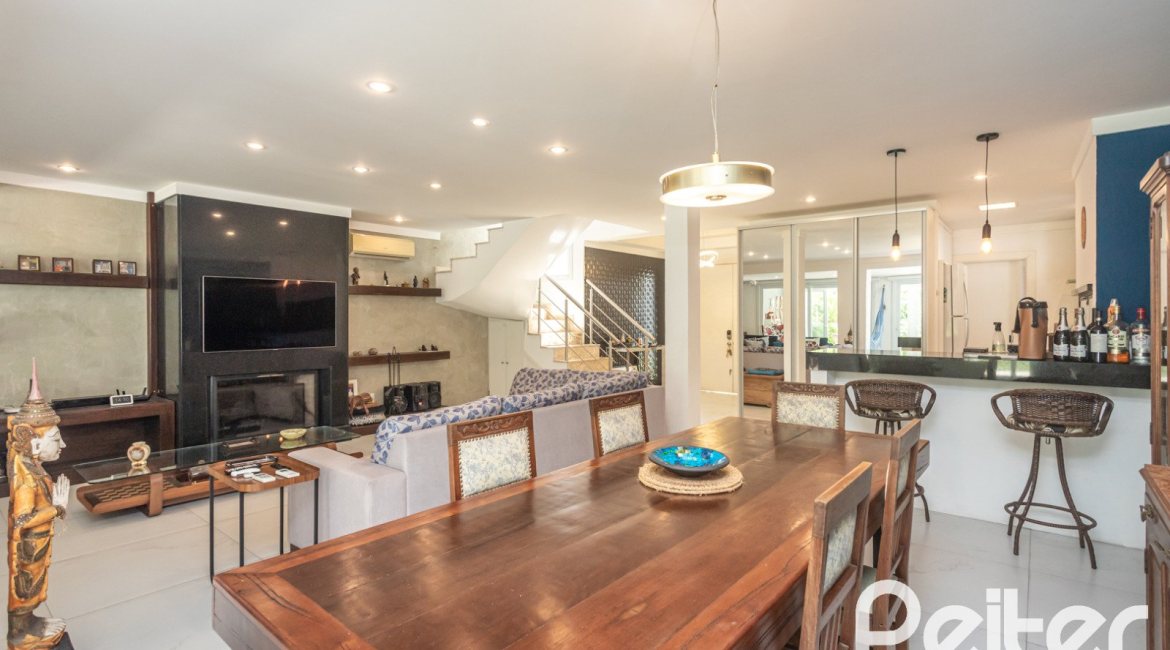 Casa em Condomínio à venda com 233m², 3 dormitórios, 3 suítes, 4 vagas, no bairro Terra Ville em PORTO ALEGRE