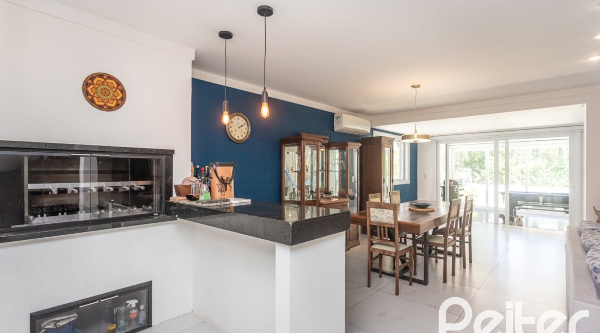 Casa em Condomínio à venda com 233m², 3 dormitórios, 3 suítes, 4 vagas, no bairro Terra Ville em PORTO ALEGRE