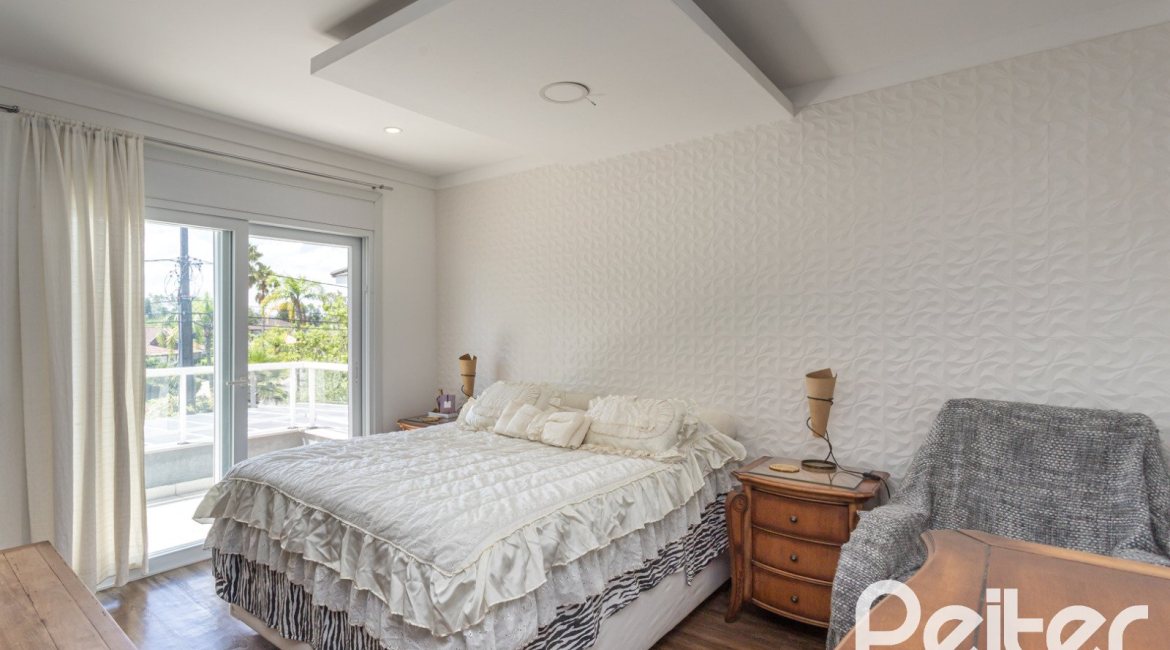 Casa em Condomínio à venda com 233m², 3 dormitórios, 3 suítes, 4 vagas, no bairro Terra Ville em PORTO ALEGRE