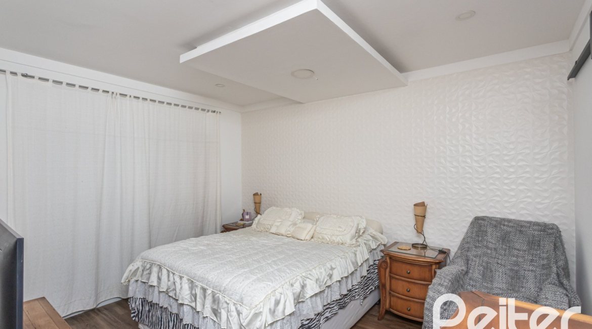 Casa em Condomínio à venda com 233m², 3 dormitórios, 3 suítes, 4 vagas, no bairro Terra Ville em PORTO ALEGRE