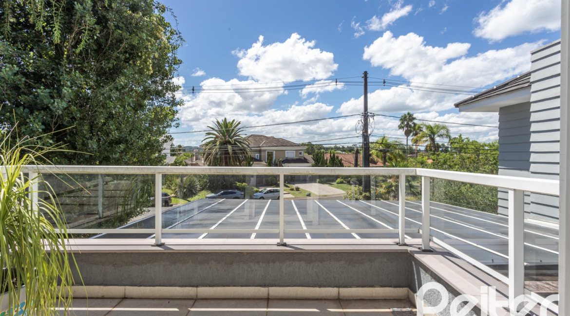 Casa em Condomínio à venda com 233m², 3 dormitórios, 3 suítes, 4 vagas, no bairro Terra Ville em PORTO ALEGRE