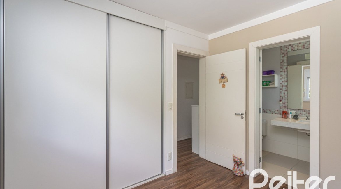 Casa em Condomínio à venda com 233m², 3 dormitórios, 3 suítes, 4 vagas, no bairro Terra Ville em PORTO ALEGRE