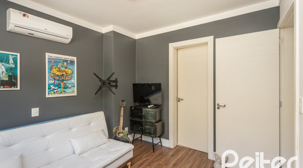 Casa em Condomínio à venda com 233m², 3 dormitórios, 3 suítes, 4 vagas, no bairro Terra Ville em PORTO ALEGRE