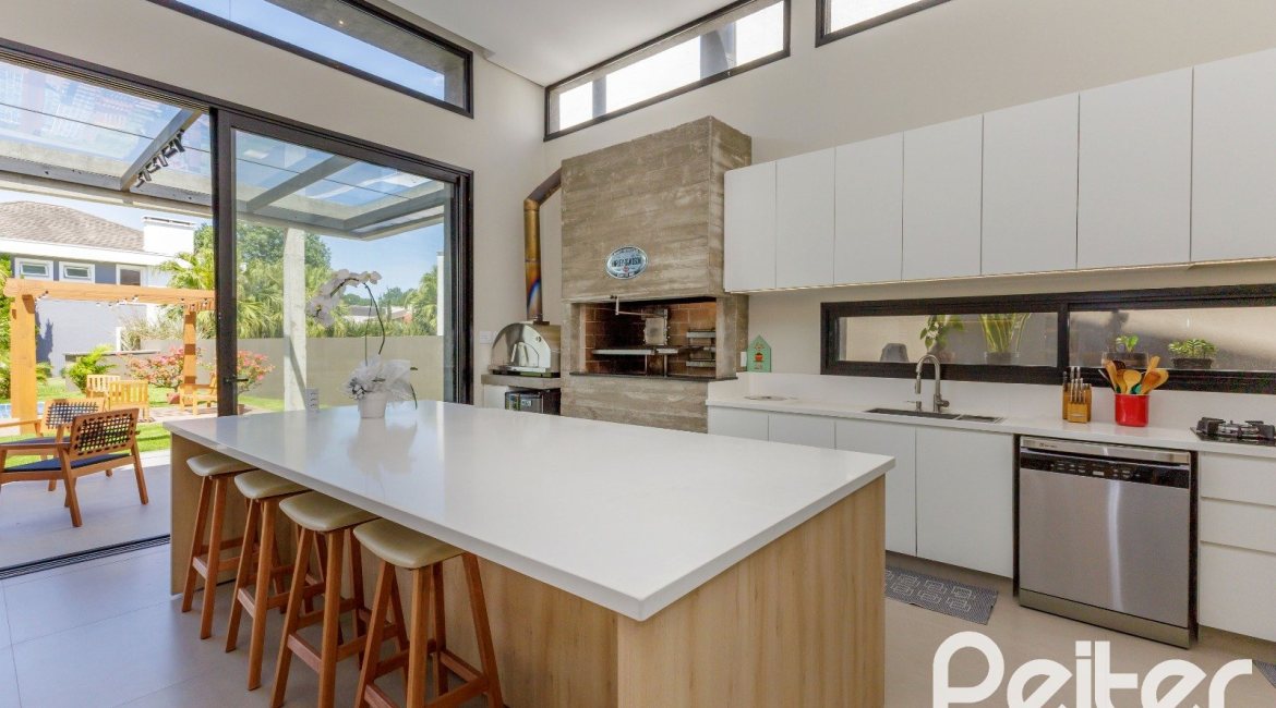 Casa em Condomínio à venda com 370m², 3 dormitórios, 3 suítes, 4 vagas, no bairro Terra Ville em PORTO ALEGRE