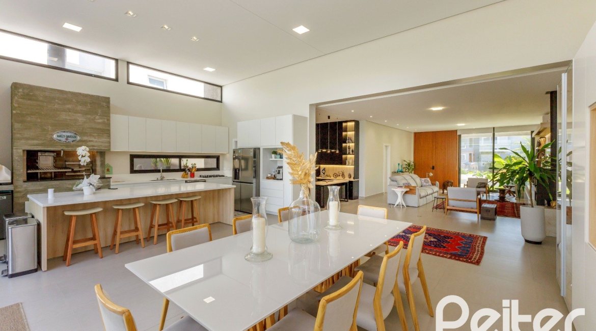 Casa em Condomínio à venda com 370m², 3 dormitórios, 3 suítes, 4 vagas, no bairro Terra Ville em PORTO ALEGRE