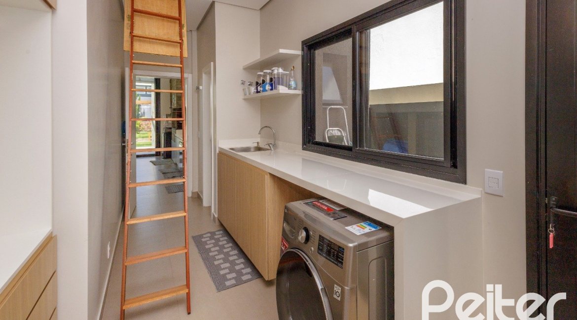 Casa em Condomínio à venda com 370m², 3 dormitórios, 3 suítes, 4 vagas, no bairro Terra Ville em PORTO ALEGRE