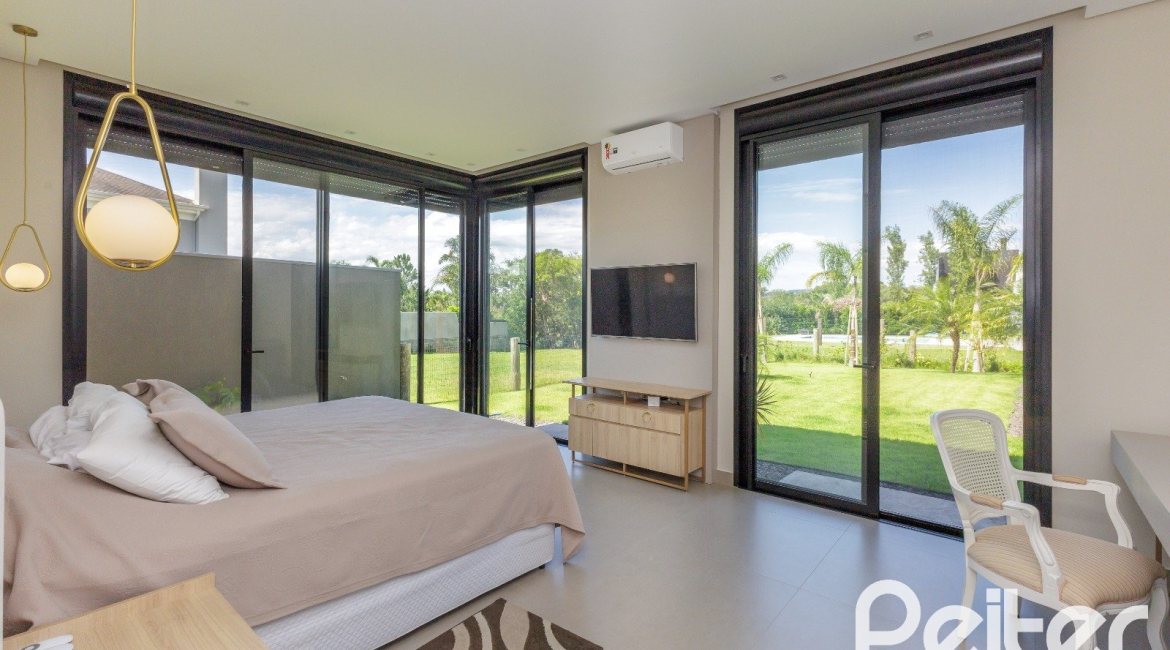 Casa em Condomínio à venda com 370m², 3 dormitórios, 3 suítes, 4 vagas, no bairro Terra Ville em PORTO ALEGRE