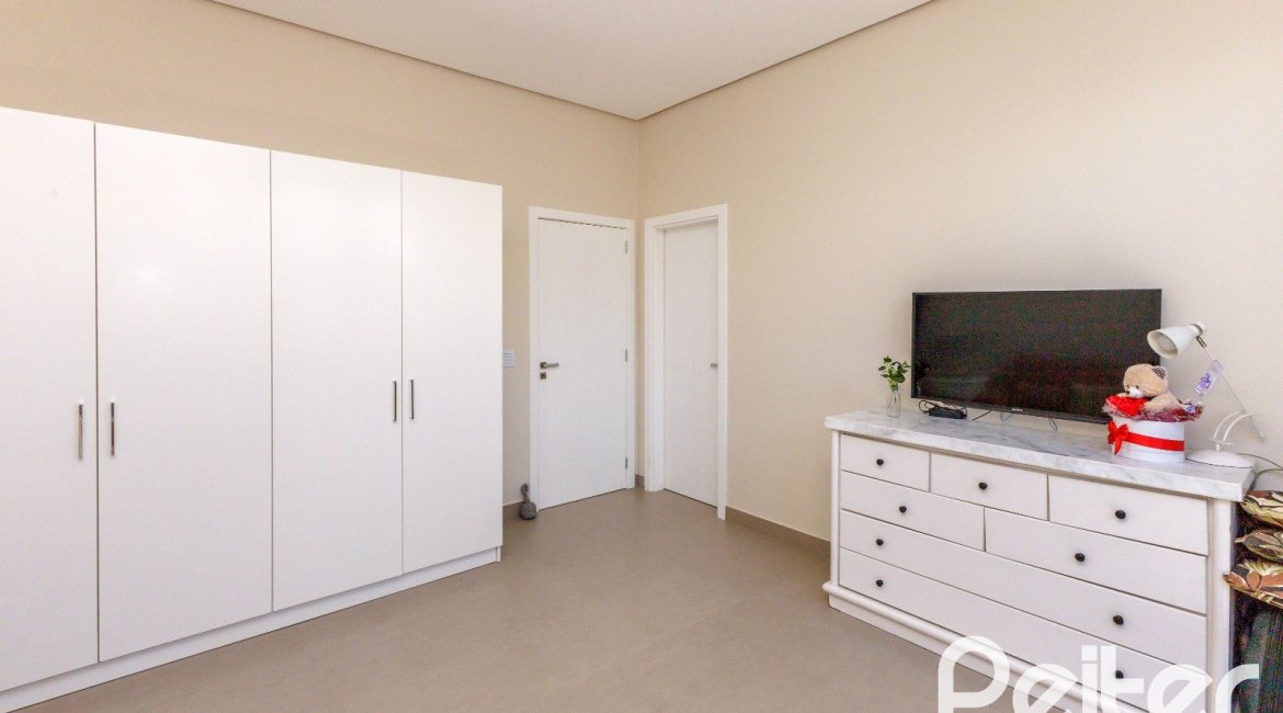 Casa em Condomínio à venda com 370m², 3 dormitórios, 3 suítes, 4 vagas, no bairro Terra Ville em PORTO ALEGRE