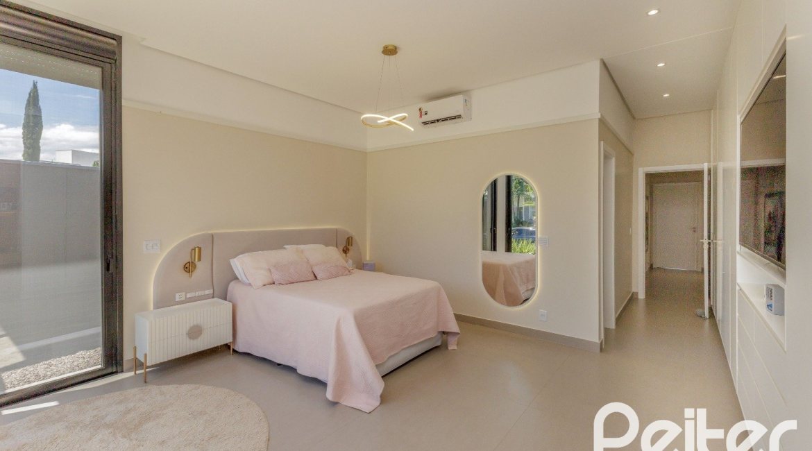 Casa em Condomínio à venda com 370m², 3 dormitórios, 3 suítes, 4 vagas, no bairro Terra Ville em PORTO ALEGRE