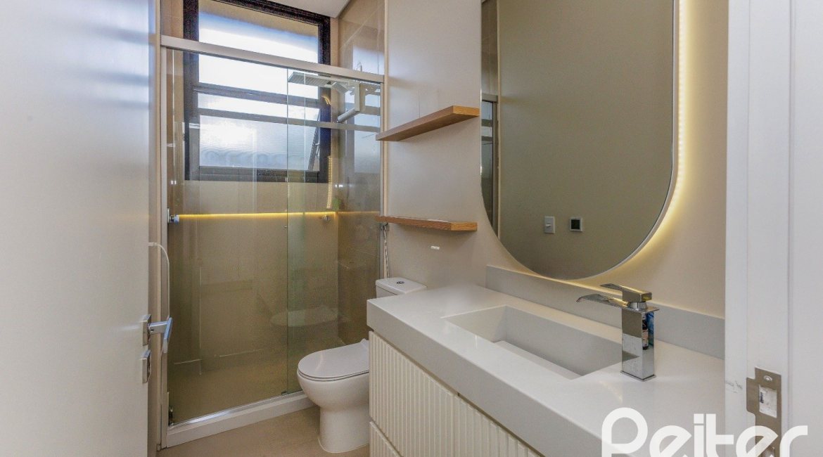 Casa em Condomínio à venda com 370m², 3 dormitórios, 3 suítes, 4 vagas, no bairro Terra Ville em PORTO ALEGRE