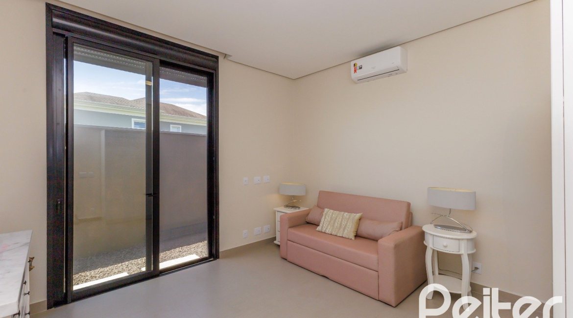 Casa em Condomínio à venda com 370m², 3 dormitórios, 3 suítes, 4 vagas, no bairro Terra Ville em PORTO ALEGRE