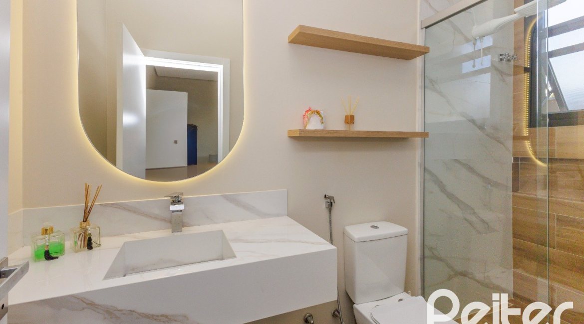 Casa em Condomínio à venda com 370m², 3 dormitórios, 3 suítes, 4 vagas, no bairro Terra Ville em PORTO ALEGRE