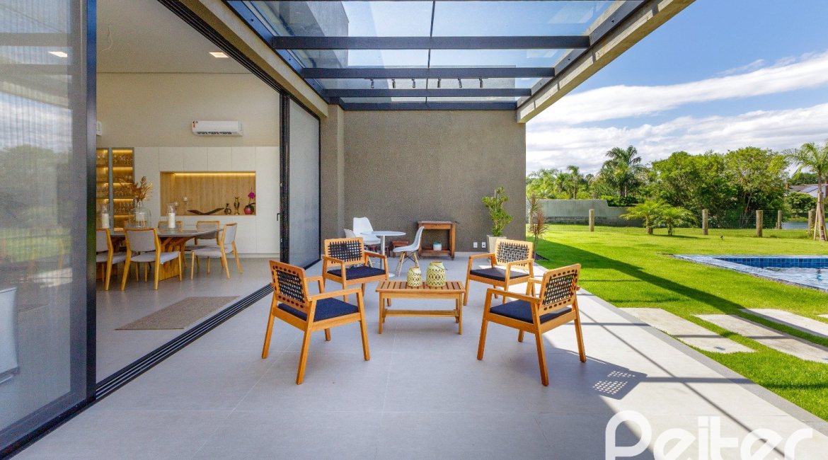 Casa em Condomínio à venda com 370m², 3 dormitórios, 3 suítes, 4 vagas, no bairro Terra Ville em PORTO ALEGRE