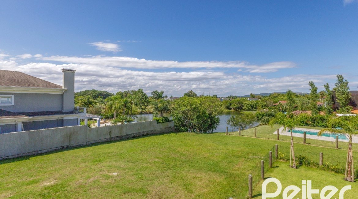 Casa em Condomínio à venda com 370m², 3 dormitórios, 3 suítes, 4 vagas, no bairro Terra Ville em PORTO ALEGRE