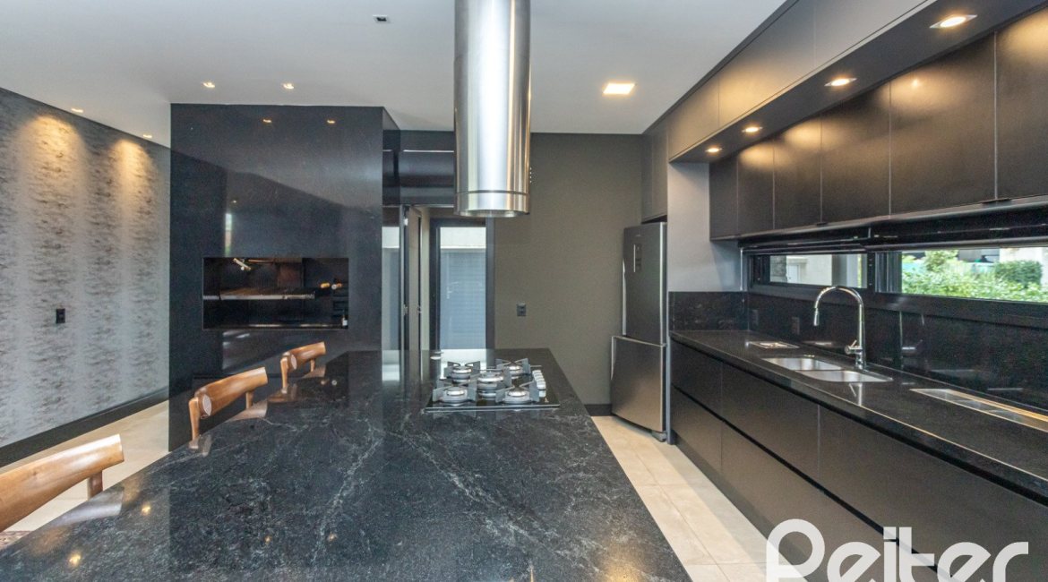 Casa em Condomínio à venda com 327m², 3 dormitórios, 3 suítes, 4 vagas, no bairro Terra Ville em PORTO ALEGRE