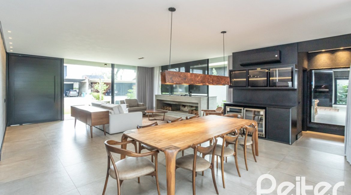 Casa em Condomínio à venda com 327m², 3 dormitórios, 3 suítes, 4 vagas, no bairro Terra Ville em PORTO ALEGRE