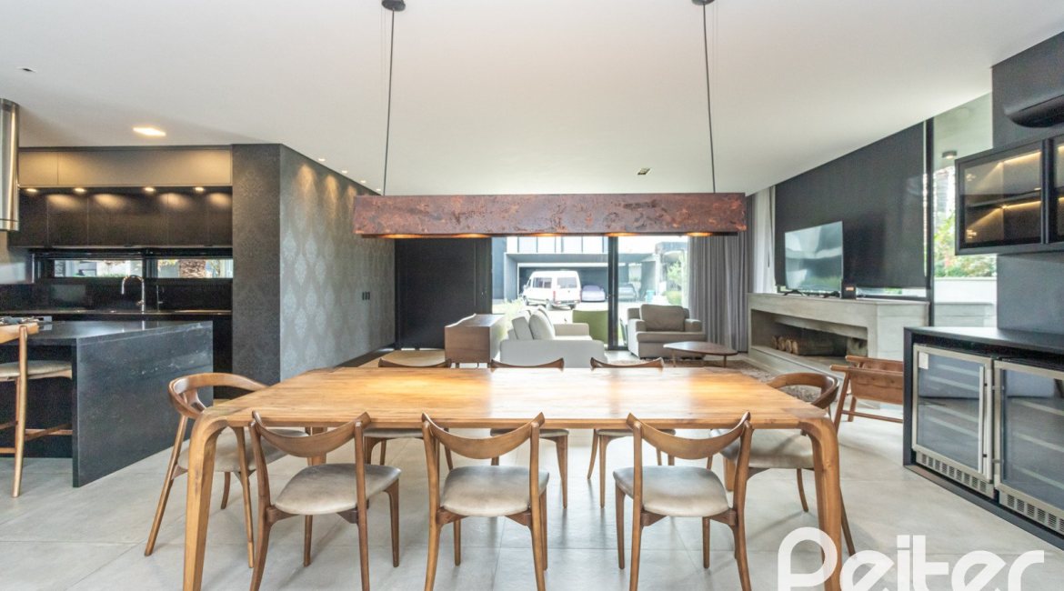 Casa em Condomínio à venda com 327m², 3 dormitórios, 3 suítes, 4 vagas, no bairro Terra Ville em PORTO ALEGRE
