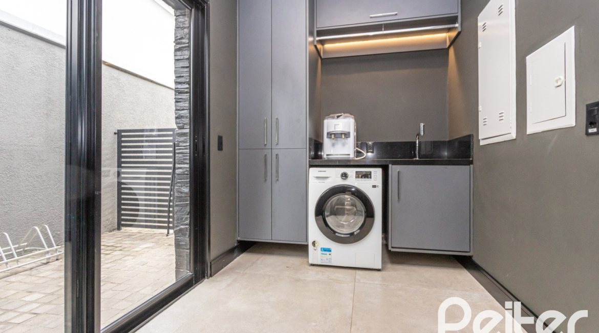 Casa em Condomínio à venda com 327m², 3 dormitórios, 3 suítes, 4 vagas, no bairro Terra Ville em PORTO ALEGRE