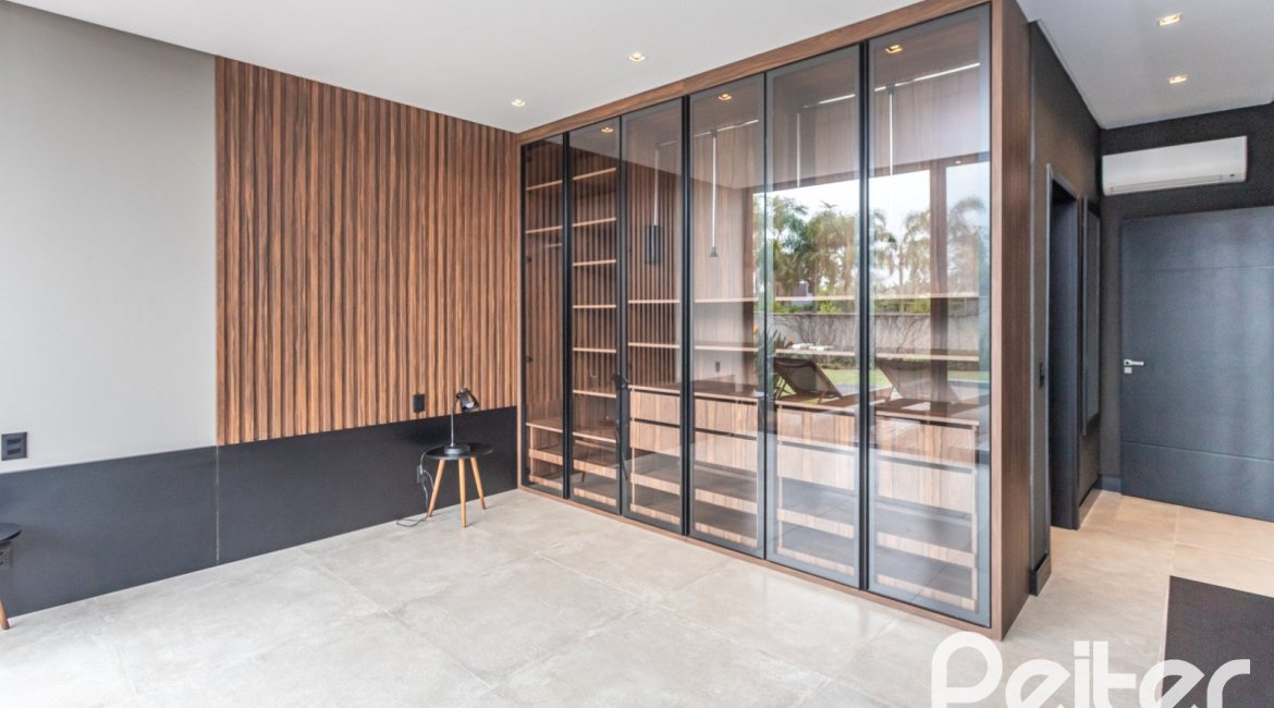 Casa em Condomínio à venda com 327m², 3 dormitórios, 3 suítes, 4 vagas, no bairro Terra Ville em PORTO ALEGRE