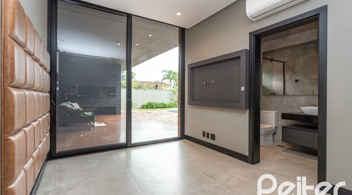 Casa em Condomínio à venda com 327m², 3 dormitórios, 3 suítes, 4 vagas, no bairro Terra Ville em PORTO ALEGRE