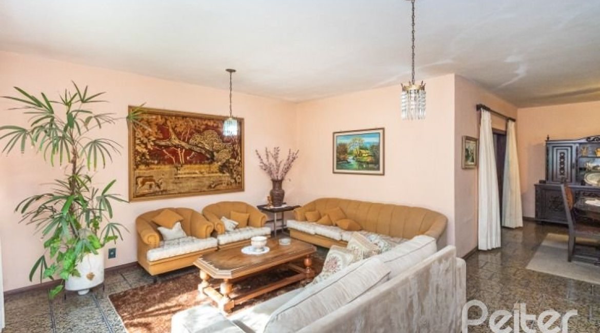 Casa à venda com 300m², 4 dormitórios, 2 suítes, 1 vaga, no bairro Jardim Isabel em Porto Alegre