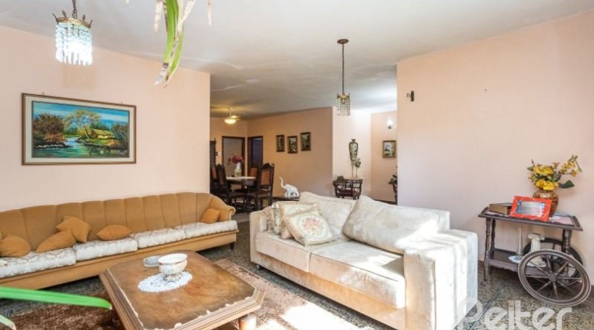 Casa à venda com 300m², 4 dormitórios, 2 suítes, 1 vaga, no bairro Jardim Isabel em Porto Alegre