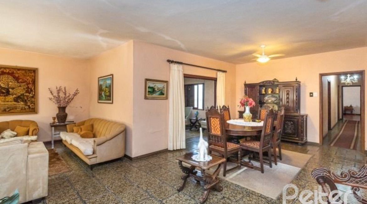 Casa à venda com 300m², 4 dormitórios, 2 suítes, 1 vaga, no bairro Jardim Isabel em Porto Alegre