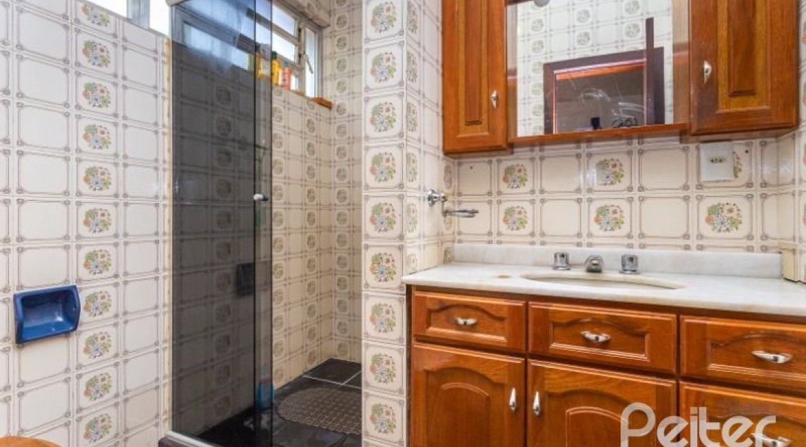 Casa à venda com 300m², 4 dormitórios, 2 suítes, 1 vaga, no bairro Jardim Isabel em Porto Alegre