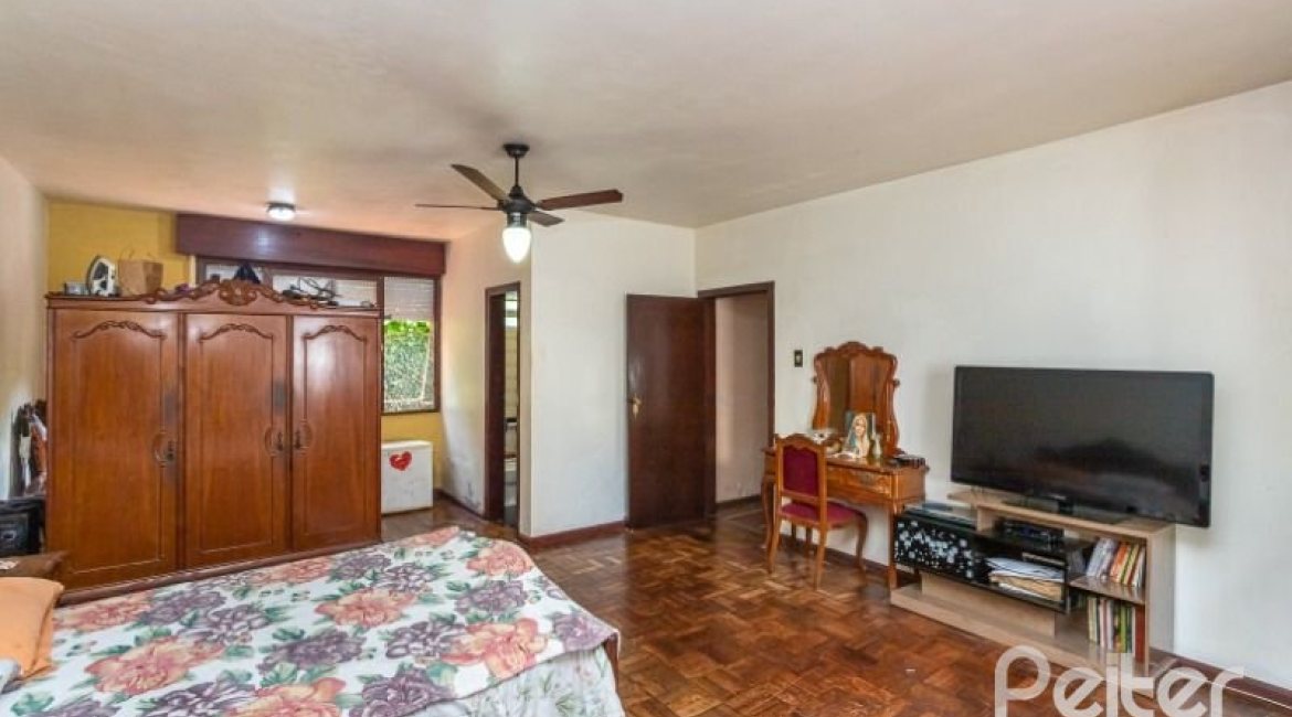 Casa à venda com 300m², 4 dormitórios, 2 suítes, 1 vaga, no bairro Jardim Isabel em Porto Alegre