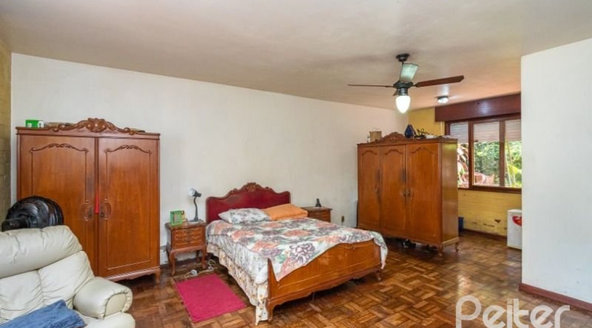 Casa à venda com 300m², 4 dormitórios, 2 suítes, 1 vaga, no bairro Jardim Isabel em Porto Alegre