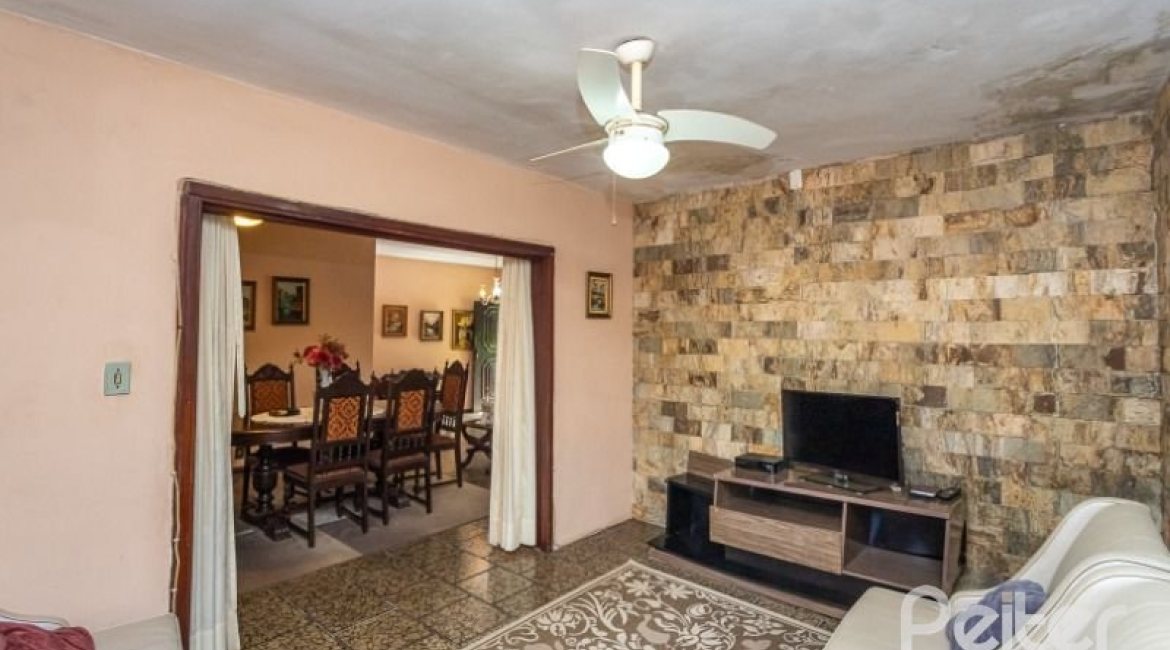 Casa à venda com 300m², 4 dormitórios, 2 suítes, 1 vaga, no bairro Jardim Isabel em Porto Alegre