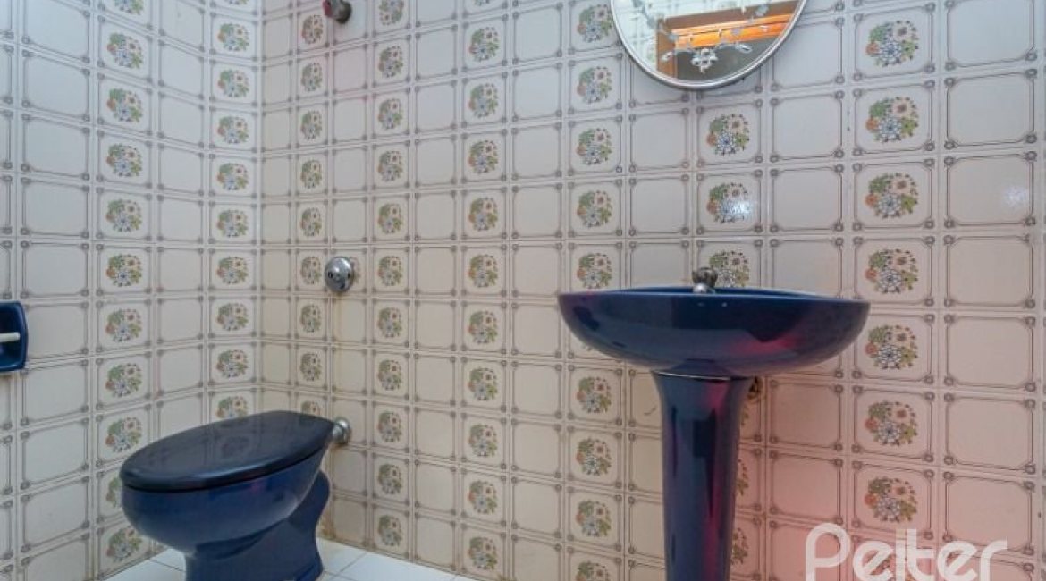 Casa à venda com 300m², 4 dormitórios, 2 suítes, 1 vaga, no bairro Jardim Isabel em Porto Alegre