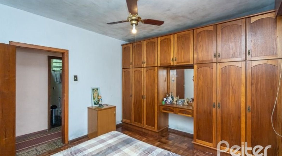 Casa à venda com 300m², 4 dormitórios, 2 suítes, 1 vaga, no bairro Jardim Isabel em Porto Alegre