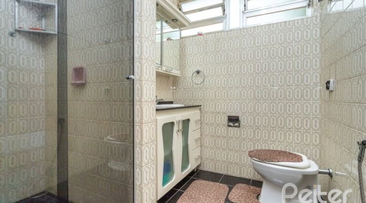 Casa à venda com 300m², 4 dormitórios, 2 suítes, 1 vaga, no bairro Jardim Isabel em Porto Alegre