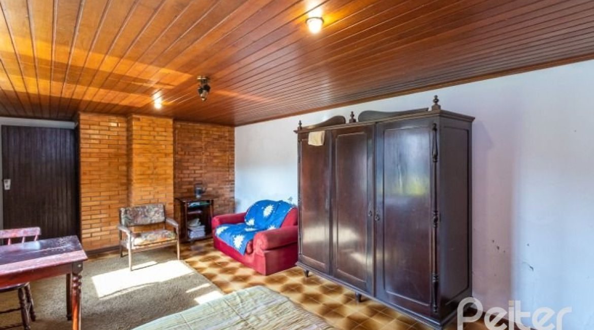 Casa à venda com 300m², 4 dormitórios, 2 suítes, 1 vaga, no bairro Jardim Isabel em Porto Alegre