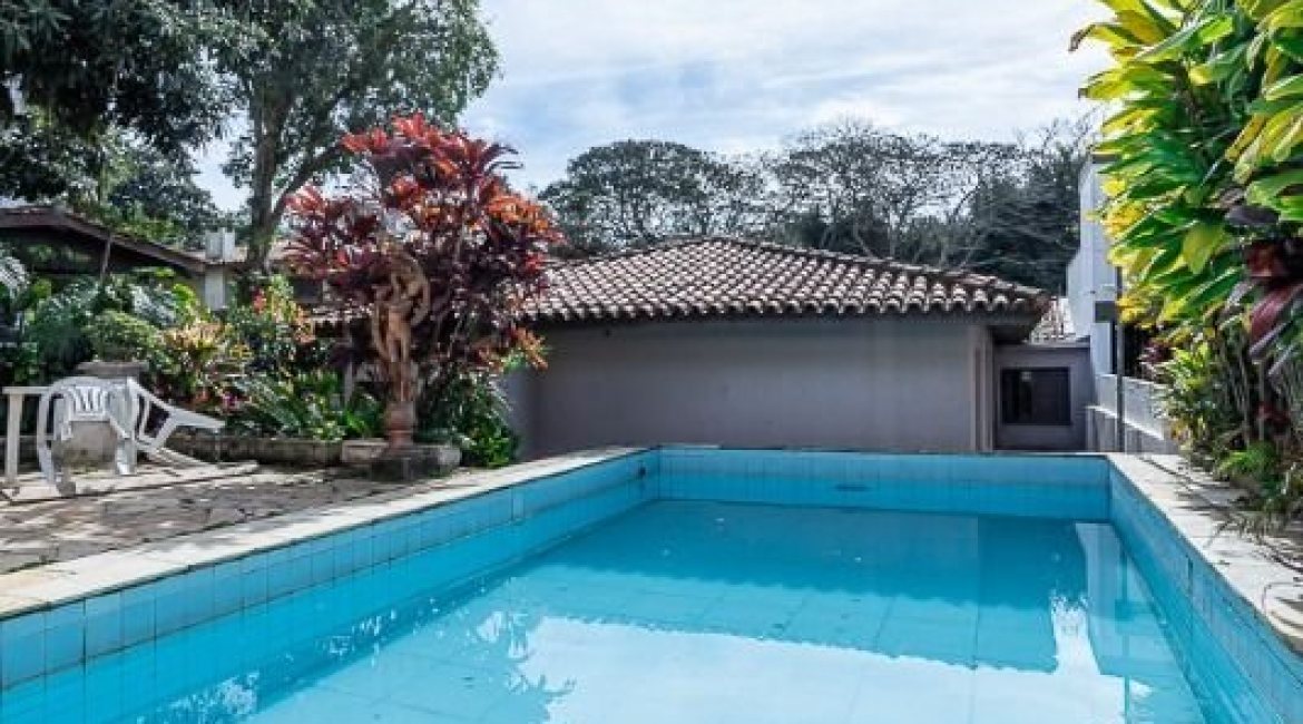 Casa à venda com 300m², 4 dormitórios, 2 suítes, 1 vaga, no bairro Jardim Isabel em Porto Alegre