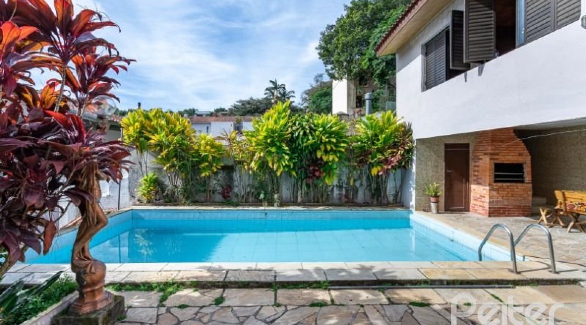 Casa à venda com 300m², 4 dormitórios, 2 suítes, 1 vaga, no bairro Jardim Isabel em Porto Alegre