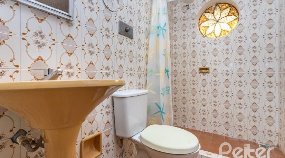 Casa à venda com 300m², 4 dormitórios, 2 suítes, 1 vaga, no bairro Jardim Isabel em Porto Alegre