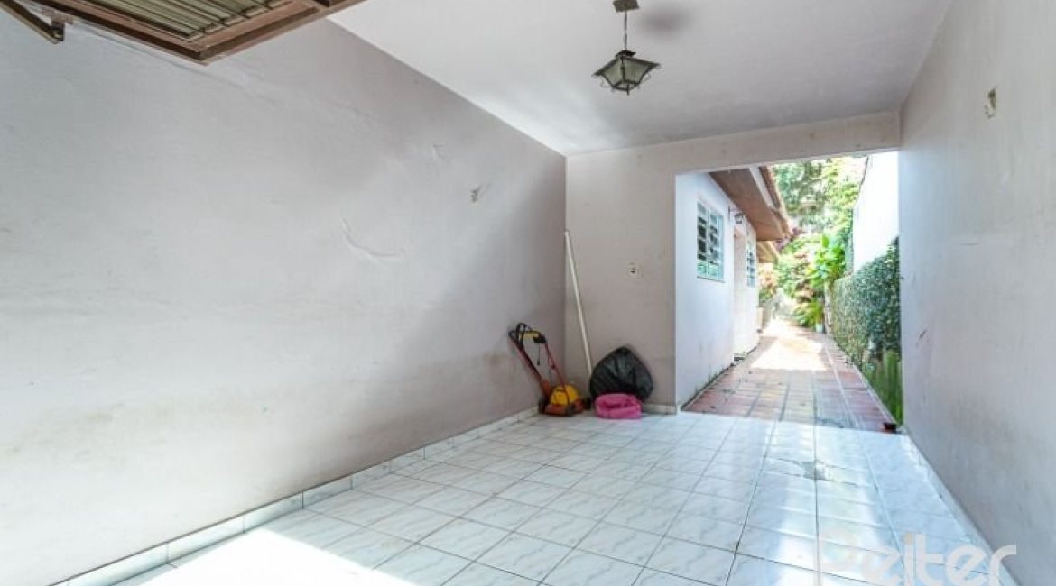 Casa à venda com 300m², 4 dormitórios, 2 suítes, 1 vaga, no bairro Jardim Isabel em Porto Alegre