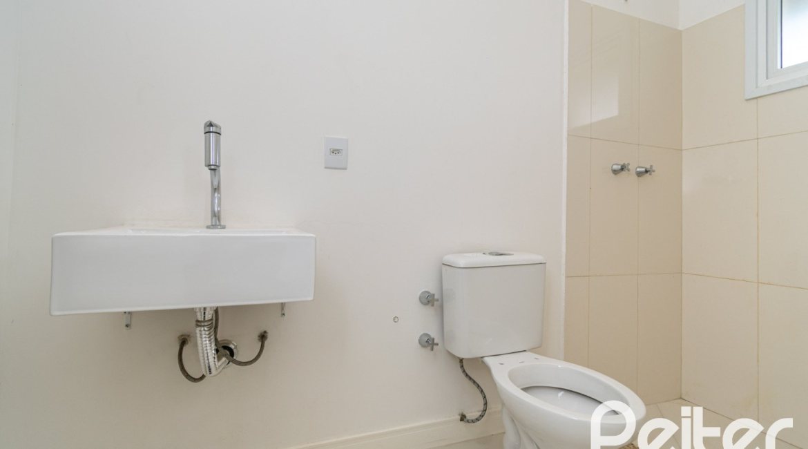 Casa à venda com 265m², 3 dormitórios, 3 suítes, 4 vagas, no bairro Vila Assunção em Porto Alegre