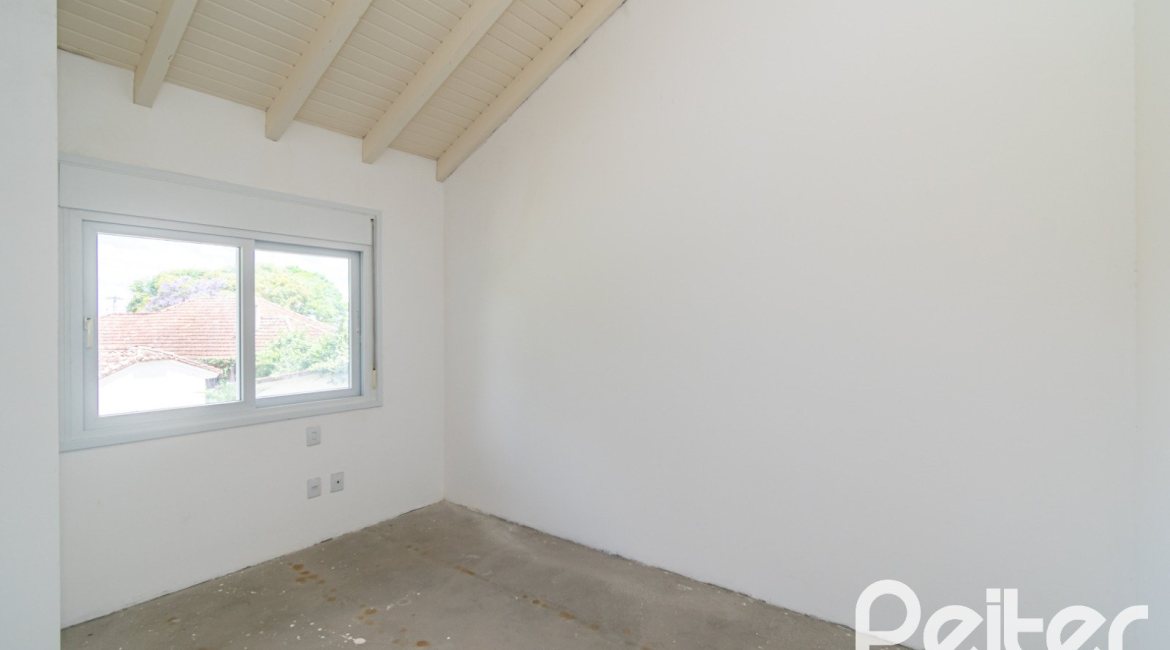 Casa à venda com 265m², 3 dormitórios, 3 suítes, 4 vagas, no bairro Vila Assunção em Porto Alegre