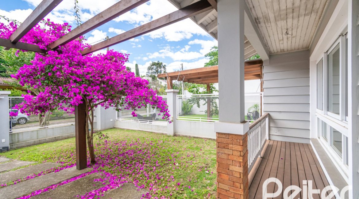 Casa à venda com 265m², 3 dormitórios, 3 suítes, 4 vagas, no bairro Vila Assunção em Porto Alegre