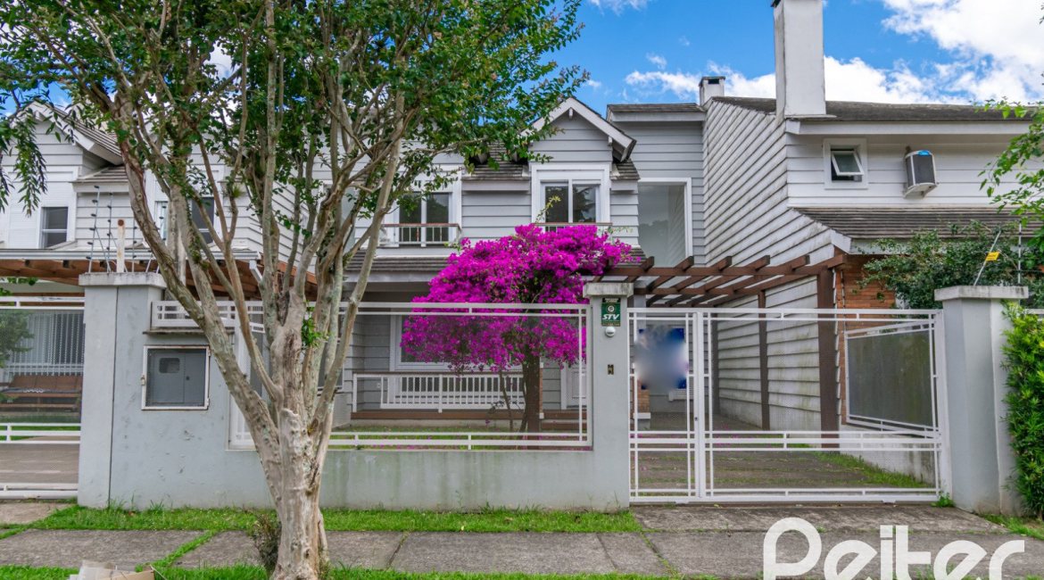 Casa à venda com 265m², 3 dormitórios, 3 suítes, 4 vagas, no bairro Vila Assunção em Porto Alegre