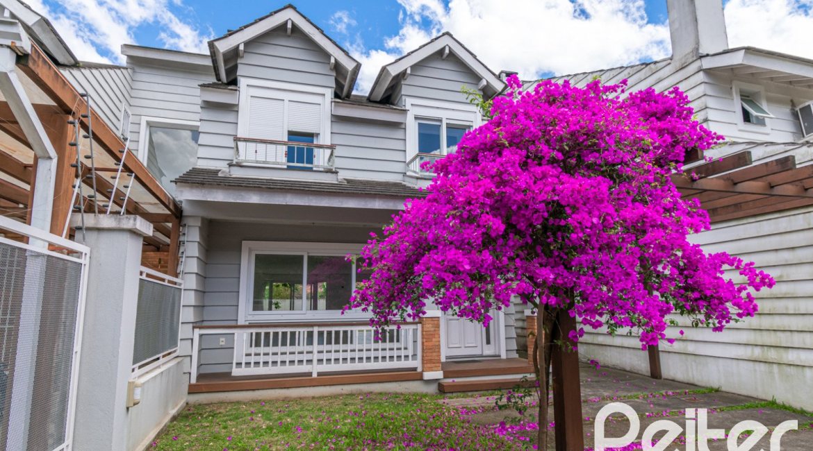 Casa à venda com 265m², 3 dormitórios, 3 suítes, 4 vagas, no bairro Vila Assunção em Porto Alegre