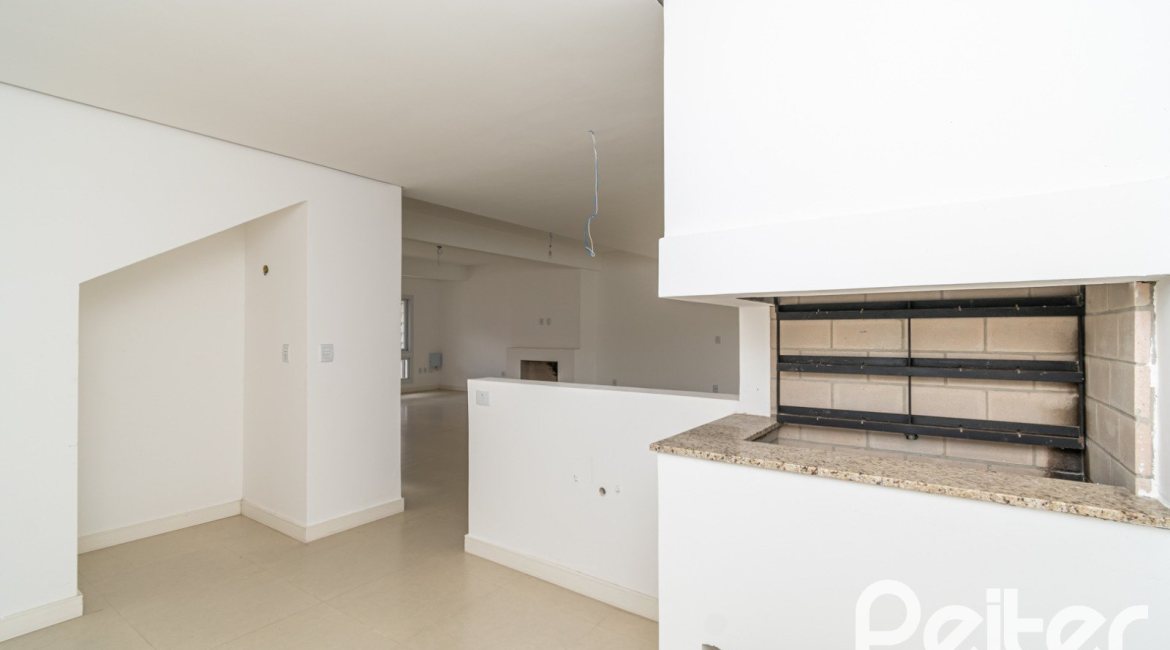 Casa à venda com 265m², 3 dormitórios, 3 suítes, 4 vagas, no bairro Vila Assunção em Porto Alegre